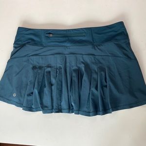 Lululemon women’s pleated tennis skirt size 10 Melanite shorts pockets